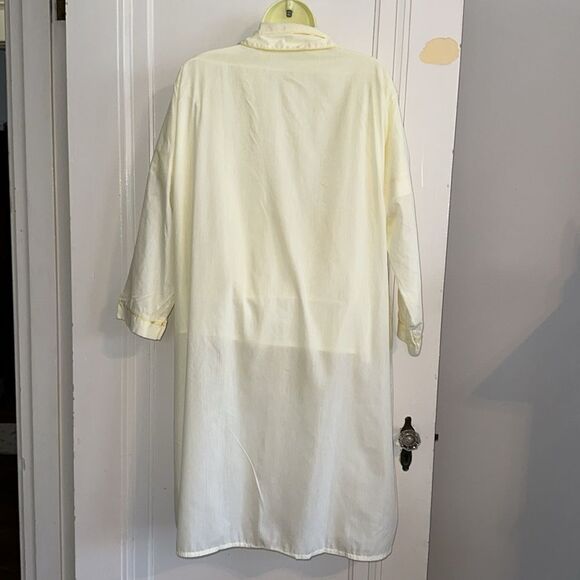 Vintage Bel-Aire Stylecraft Lingerie light yellow pajama top & robe - Picture 6 of 11